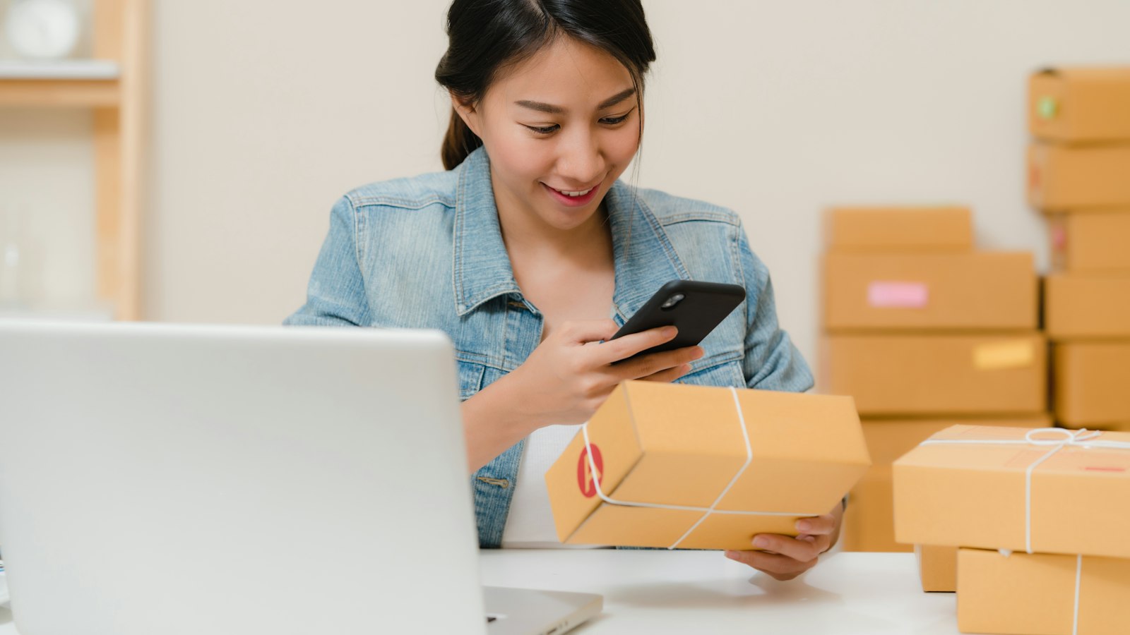 Order Updates on Autopilot: Confirmations, Shipping Alerts and Cart Reminders